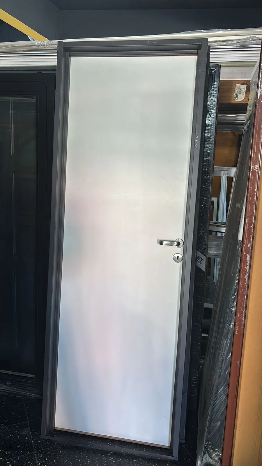 Puerta realizada a medida en melamina con canto macizo